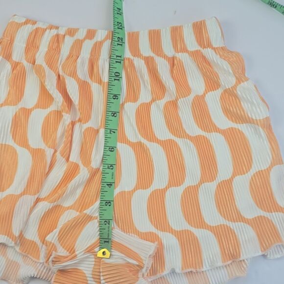 Princess Polly Swifter Orange Shorts ONLY Size 4 - Picture 5 of 9